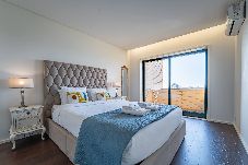 Apartamento em São Félix da Marinha - São Felix