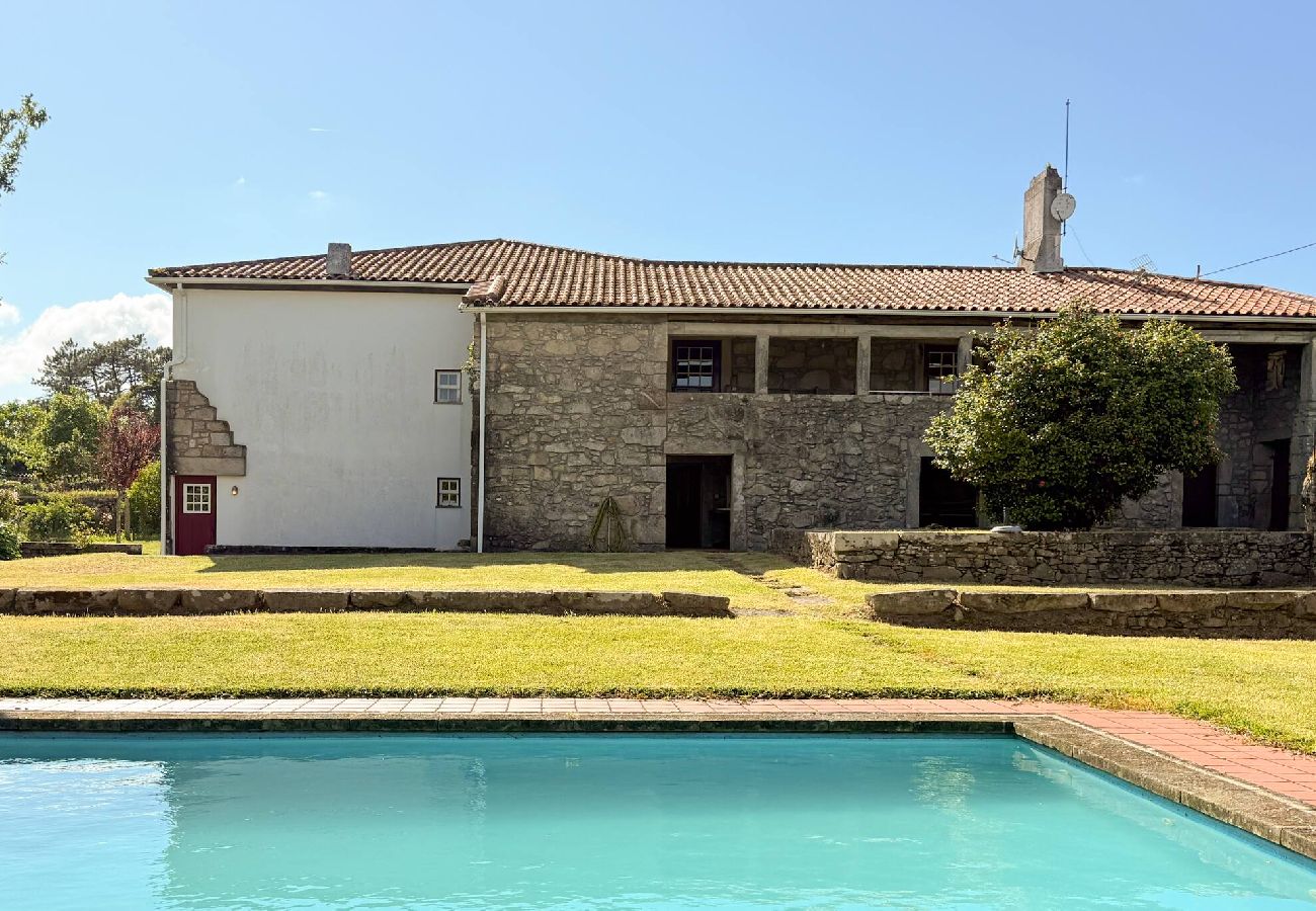 Alojamento de turismo rural em Vile - Casa das Pintoras Garden and Pool