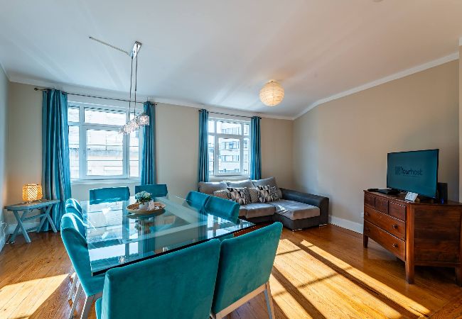 Apartamento em Porto - Large and Charming Apartment Downtown 