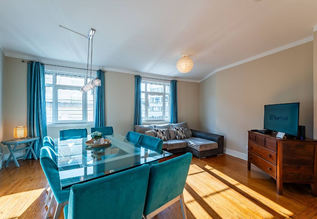 Apartamento em Porto - Large and Charming Apartment Downtown 