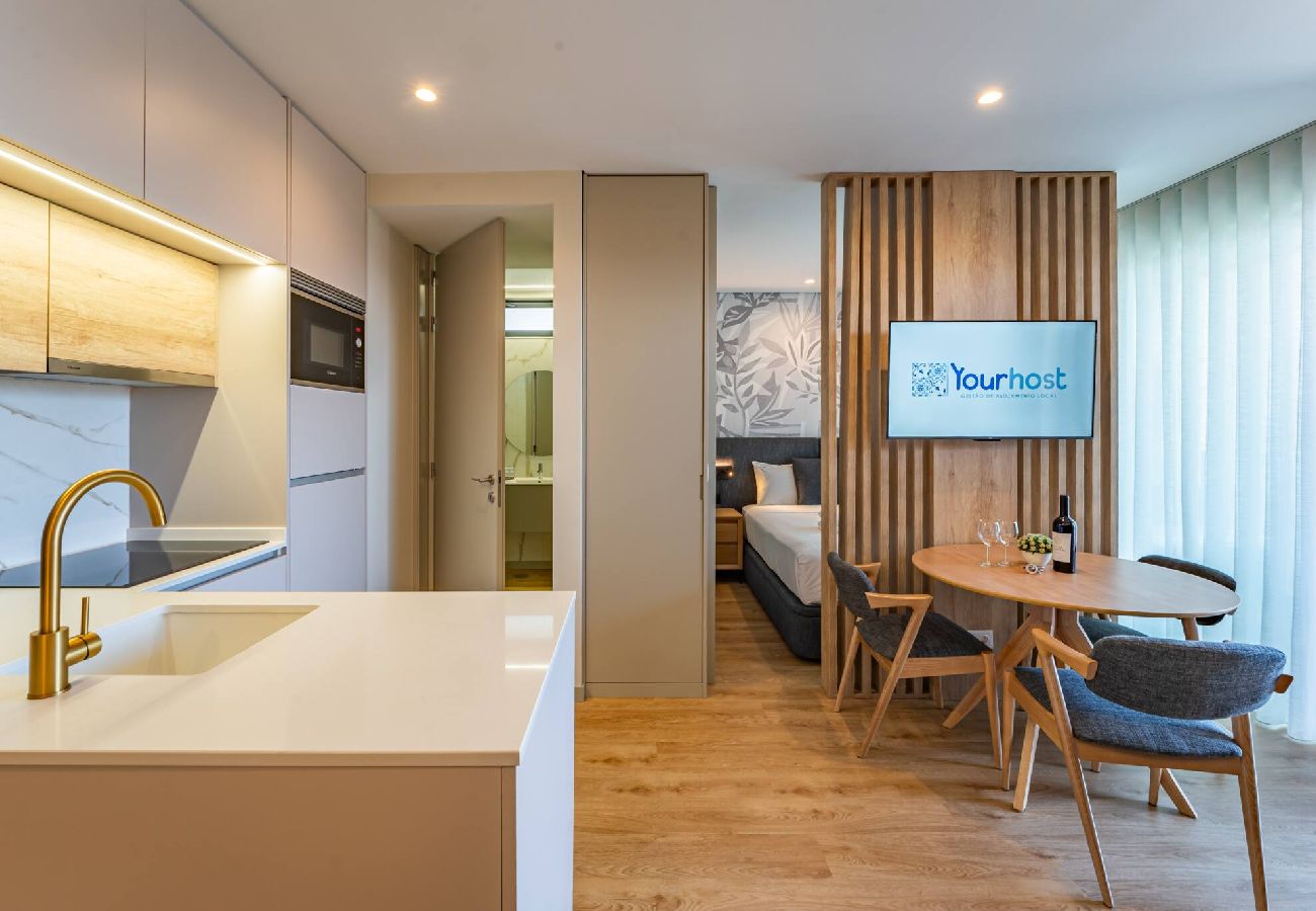 Apartamento em Vila Nova de Gaia - Douro Tower - Pool, 360cº View, AC &  Free Parking 