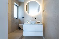 Apartamento em Porto - Oporto Trindade 4BR  City Center with Free Parking