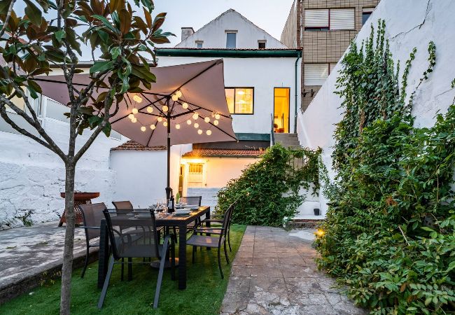 Casa em Matosinhos - House, Garden & Terrace-4BR-8 minutes the Beach
