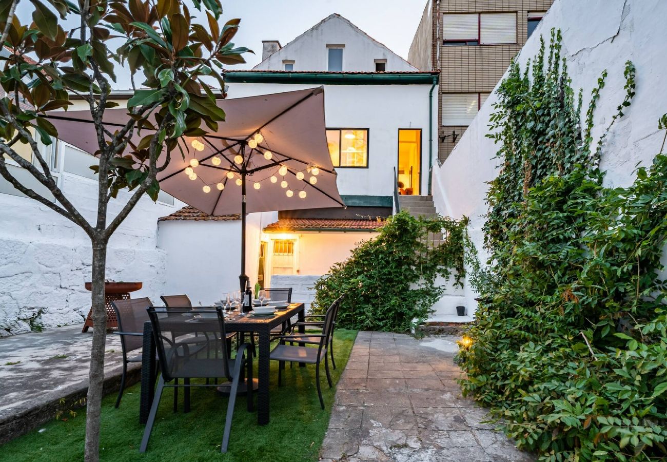 Casa em Matosinhos - House, Garden & Terrace-4BR-8 minutes the Beach