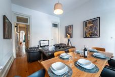 Casa em Matosinhos - House, Garden & Terrace-4BR-8 minutes the Beach